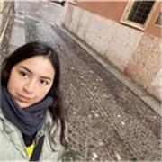 Profesora de inglés que imparte clases a niños, adolescentes y adultos de todas las edades