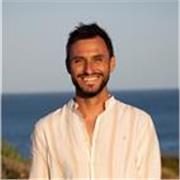 Soy profe nativo. Doy clases a todos niveles hace más de quince años. Soy flexible,  experiencias eclécticas. Soy comunicativo. 