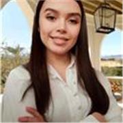 Französisch ist meine erste Fremdsprache. Ich lerne die Sprache seit meiner Kindheit und beherrsche sie auf muttersprachlichem Niv