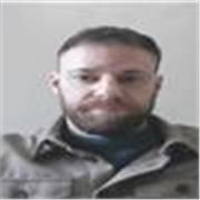 Educatore scolastico laureato in psicologia affianca bambini e ragazzi nell'aiuto compiti