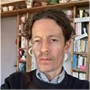 Professeur des écoles dans l’enseignement catholique je dispose d’une expérience de l’enseignement auprès de différents publics 