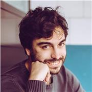 Regista e attore aiuta nella preparazione dei provini o impartisce lezioni di recitazione