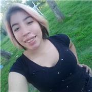 Profesora de matemáticas y literatura imparte clases a niños de todas las edades