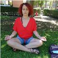 Profesora de yoga en silla, hatha y meditación para clases online
