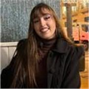 Profesora de Francés imparte clases a alumnos de todas las edades