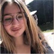 Studentessa impartisce lezioni di matematica a bimbi e ragazzi dalla prima elementare alla seconda superiore