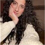 Studentessa di medicina, diplomata al liceo classico, impartisce lezioni di latino grammatica o aiuto con le versioni