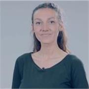 Professeure de Français pour adultes, spécialisée dans l'éducation populaire et l'engagement volontaire à l'international