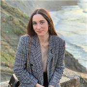 Profesora de apoyo escolar especializada en niños de infantil y primaria