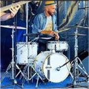 profesor titulado en musica nativo de italiano con varios años de experiencia emparte clases en barcelona