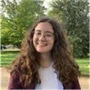 Laureata in Editoria e scrittura e appassionata di letteratura impartisce lezioni di letteratura italiana