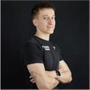 Je suis coach sportif diplômé d’état, j’enseigne le fitness et la musculation, en cours particuliers ou cours collectifs
