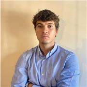 Profesor de Lengua Castellana y Literatura apto para dar clases a todas las edades y niveles.