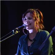 Professeur de chant en musiques actuelles en présentiel ou en ligne.