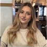 Profesora de inglés para todas las edades, adaptada a las necesidades y objetivos de cada alumno.
