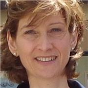 Non sono la classica docente scolastica; tengo corsi di inglese nell'ambito di percorsi ITS e per adulti, e lo faccio con passione