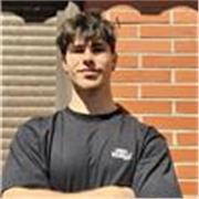 Titulado en TSAF con curso de entrenador personal IEP, experiencia entrenando hipertrofia, fuerza máxima y crosstraining