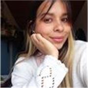 Profesora de español imparte clases a personas de todas las edades interesadas en aprender este hermoso idioma
