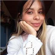 Profesora de español imparte clases a personas de todas las edades interesadas en aprender este hermoso idioma