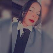 Profesora de dibujo imparte clase para todas las edades