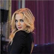 Mathestudentin mit mehr als 10 Jahre Nachhilfe Erfahrung hilft dir durchs Abitur