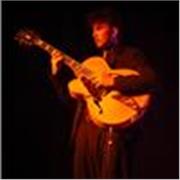 Profesor joven guitarra eléctrica. Tengo 18 años y 11 de experiencia. Clases particulares y presenciales