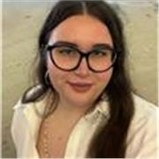 Clases de apoyo escolar para Primaria y talleres de Plástica. Graduada en grado medio de comercio y marketing.