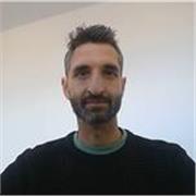 Profesor dinámico con aplicación de la teoria a casos reales.