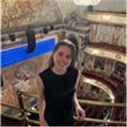 Soy bilingüe en inglés y español, con formación universitaria en el extranjero (Dublín), y doy clases particulares de inglés