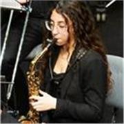 Graduada como profesional de música del Conservatorio, enseñanza online y presenciales de iniciación al lenguaje musical y saxofón