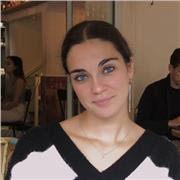 Estudiante de filología inglesa imparte clases a personas de cualquier edad