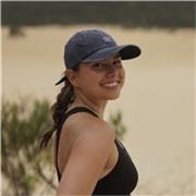 Englisch-Tutorin, die mit Geduld bei Verständnis und Selbstvertrauen helfen möchte