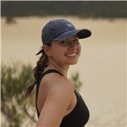 Englisch-Tutorin, die mit Geduld bei Verständnis und Selbstvertrauen helfen möchte