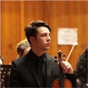 Laureato con lode in Violino al Conservatorio