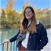 Soy maestra de Educación Infantil, Primaria y  Pedagogía Terapéutica, y además tengo un Máster en investigación