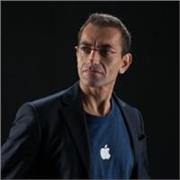 Professionista e docente di informatica impartisce lezioni su frontend e backend web, mobile, VR, AR, disegno e stampa 3D, Arduino