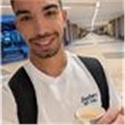 Maestro de educación primaria, con conocimientos específicos de alumnado con necesidades especiales.