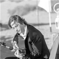 Profesor de musica con grado profesional de guitarra ...imparto clases de guitarra flamenca ...acompañamiento al cante ...metodo de cifrado o solfeo segun el perfil del alumno ...clases de armonia