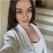 Profesora de karate con cinturón negro en kyoukushinkai con experiencia en niños desde los cinco hasta los doce años.