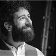 Profesor con más de 15 años de experiencia enseñando Piano clásico, moderno y jazz. Reinventando la manera de entender el piano de