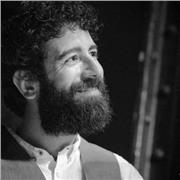 Profesor con más de 15 años de experiencia enseñando Piano clásico, moderno y jazz. Reinventando la manera de entender el piano de