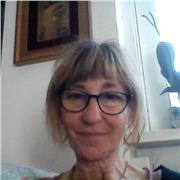 Docente di italiano impartisce lezioni di italiano per stranieri