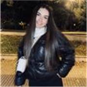 Profesora que imparte clases de matemáticas a domicilio