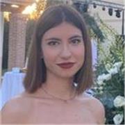 Me llamo María e imparto clases de inglés. 
Llevo trabajando como profe dos años. 
Normalmente trabajo online, a través de zoom. 
He impartido tanto clases de apoyo como preparación a exámenes oficiales (KET-PET-FIRST) 
Si quieres aprender o mejorar en el