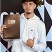 offro aiuto compiti cercando di mettere il ragazzo/a a proprio agio, creando una connessione con lui/lei