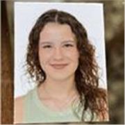 Soy una estudiante de 18 años que busca su primera experiencia laboral. Soy responsable, trabajadora, creativa y aprendo rápido.