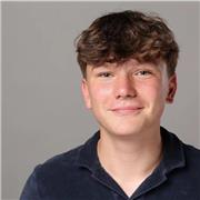 Mathe-Nachhilfelehrer, der bis zur siebten Klasse Mathematik unterrichtet.