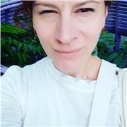 Insegnante di Italiano e Storia presso un istituto di scuola superiore nel Nord Est, esperta in comunicazione e scrittura creativa