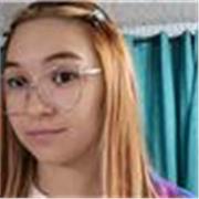 Profesora de apoyo a estudiantes de enseñanza media y universidad