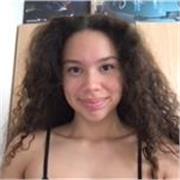 Soy estudiante de filología inglesa, tengo experiencia en enseñar inglés a otros. Me encanta viajar.